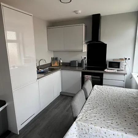 New 2 Bedroom First Floor Apartment Close To Beach Bournemouth Exterior photo