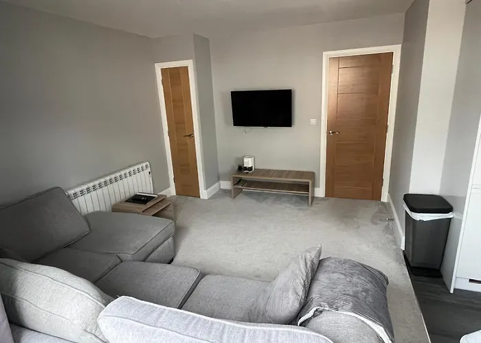 New 2 Bedroom First Floor Apartment Close To Beach